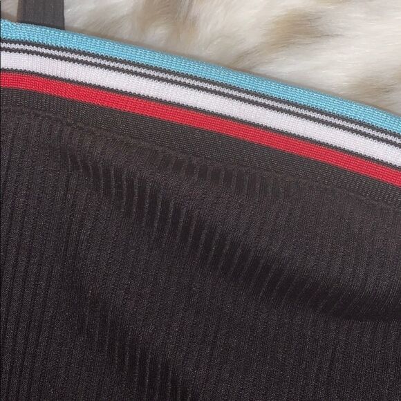 Beautiful top  - Picture 2 of 4